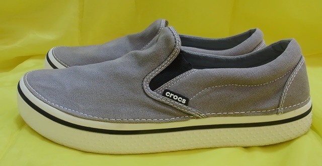 ถูกขนาดนี้ ไม่เคาะไม่ได้แล้ว....รองเท้าลำลองสำหรับสุภาพบุรูษ ของ crocs