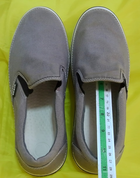 ถูกขนาดนี้ ไม่เคาะไม่ได้แล้ว....รองเท้าลำลองสำหรับสุภาพบุรูษ ของ crocs