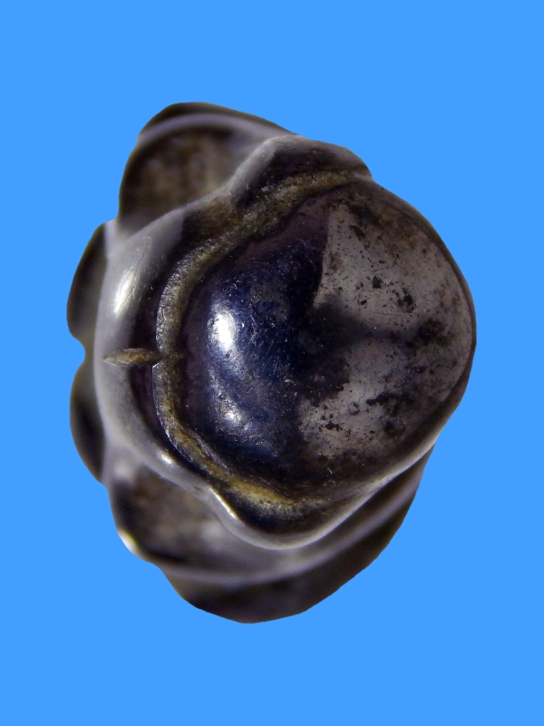 พระปิดตา หลวงปู่จันทร์ วัดบ้านยาง จ.นครปฐม พิมพ์หูกระต่าย เนื้อเมฆพัด