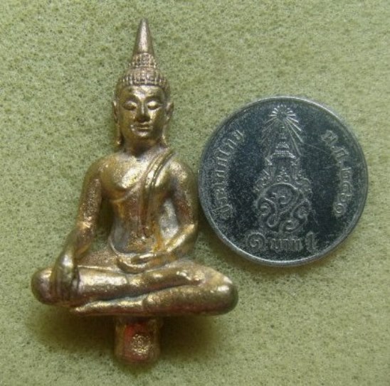 **วัดใจ**พระยอดธงรุ่นเปิดโลก หลวงปู่คำบุ คุตฺตจิตโต วัดกุดชมภู จ.อุบลราชธานี**เนื้อสัมฤทธิ์โบราณ สวย