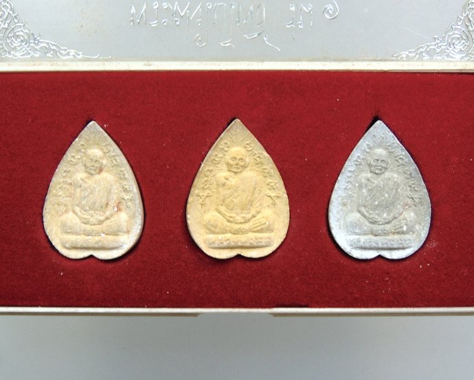 ๒๐ พระผงใบโพธิ์รุ่น๑ หลวงปู่สด วัดโพธิ์แตงใต้
