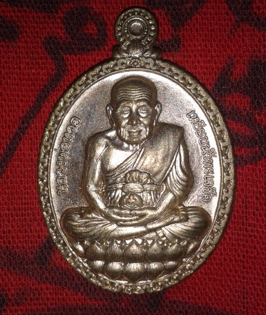 เหรียญหลวงปู่ทวด เปิดโลก รุ่น 2 หลวงพ่อลำใย วัดสะแก อยุธยา เนื้อเงิน ปี 2554  เคาะเดียว