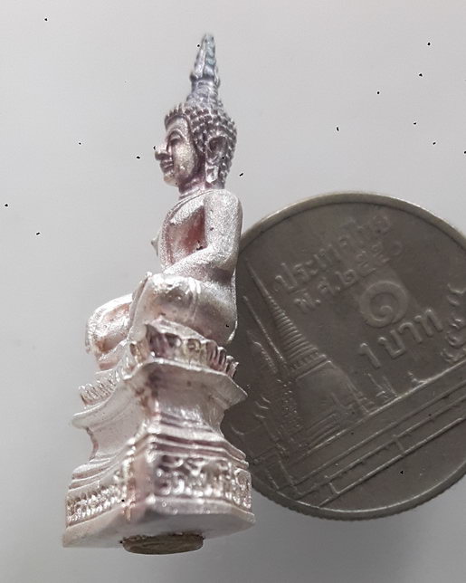 " พระกริ่ง หลวงพ่อพระใส วัดโพธิ์ชัย จ.หนองคาย ปี 2544 เนื้อพ่นทราย กริ่งดังไม่ติดขัด กล่องเดิม สวยงา