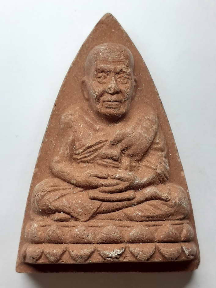 20 บาท หลวงปู่ทวดเนื้อผง  หลังยันต์นะ ตรวจพิมพ์แล้วไม่น่าจะออกวัดช้างให้ 