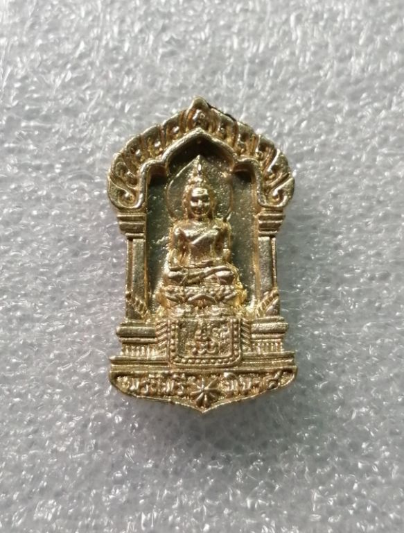 เหรียญหล่อพระไพรีพินาศรุ่น7อบเนื้อเงินพร้อมกล่องสวยๆครับ