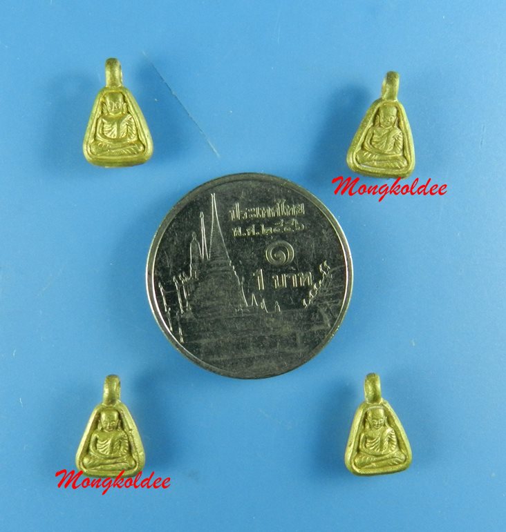 เหรียญหล่อหลวงพ่อเงิน วัดท้ายน้ำ พิมพ์จอบจิ๋ว รุ่นรวยเงินล้าน ปี61 เนื้อชนวนระฆังเก่า 4 องค์