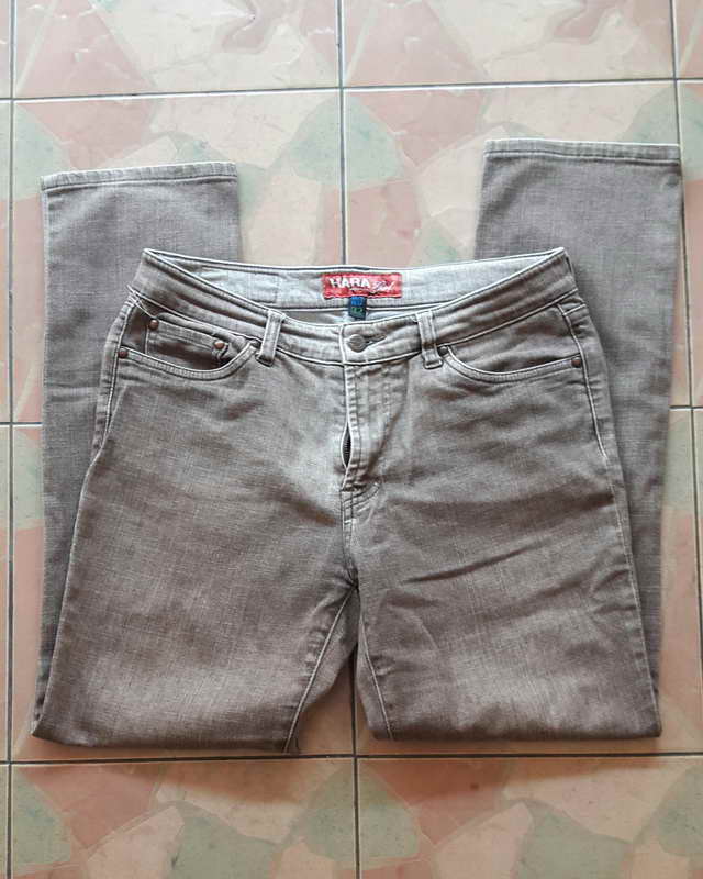 HARA jean สีน้ำตาล สำหรับสตรี เอว 32 นิ้ว ยาว 37 นิ้ว เป้า 6.5 นิ้ว ปลายขากว้าง 7 นิ้ว