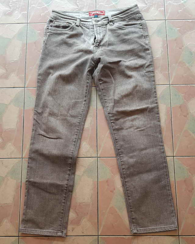 HARA jean สีน้ำตาล สำหรับสตรี เอว 32 นิ้ว ยาว 37 นิ้ว เป้า 6.5 นิ้ว ปลายขากว้าง 7 นิ้ว