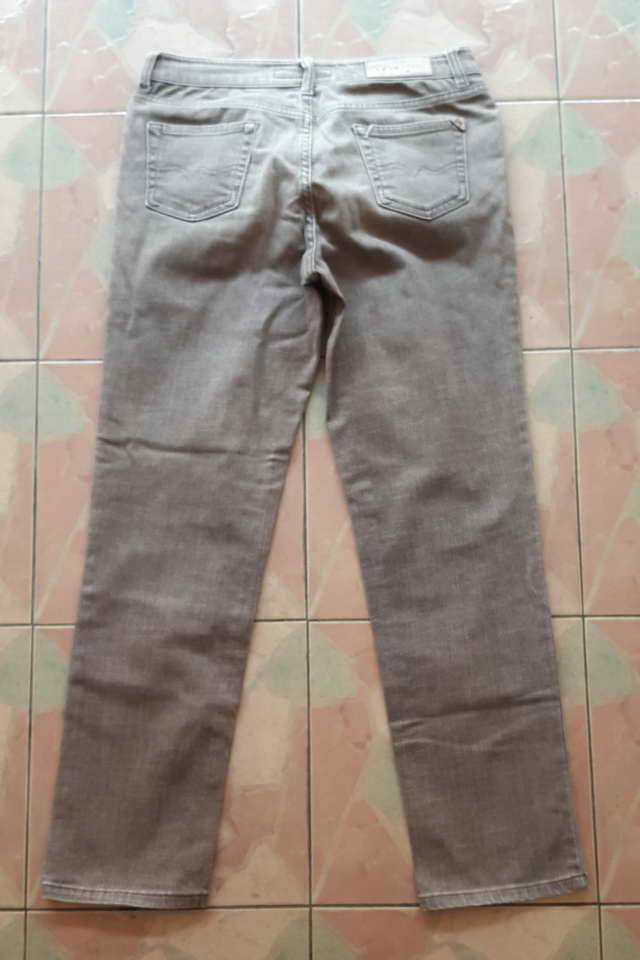HARA jean สีน้ำตาล สำหรับสตรี เอว 32 นิ้ว ยาว 37 นิ้ว เป้า 6.5 นิ้ว ปลายขากว้าง 7 นิ้ว