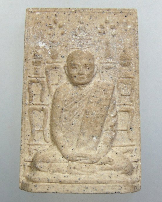 ๒๐ พระผงโต๊ะหมู่หลวงปู่ท่อน วัดศรีอภัยวัน