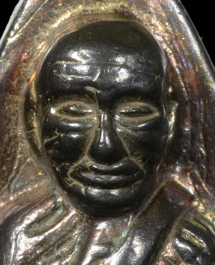 หลวงปู่ทวด รุ่นมงคล ๙ อาจารย์ทอง วัดสำเภาเชย ปี 2547 พิมพ์เตารีดกรรมการ เนื้อนวะโลหะ เลข 154