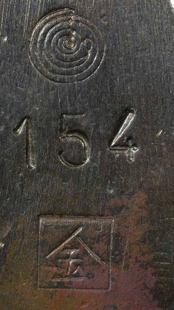 หลวงปู่ทวด รุ่นมงคล ๙ อาจารย์ทอง วัดสำเภาเชย ปี 2547 พิมพ์เตารีดกรรมการ เนื้อนวะโลหะ เลข 154