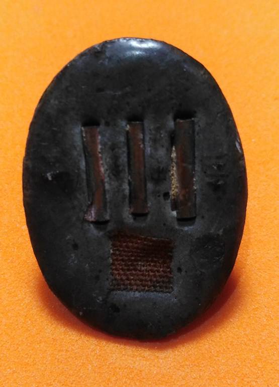 ล็อคเก็ตรูปหลวงพ่อฤาษีลิงดำหลังฝังตระกุด