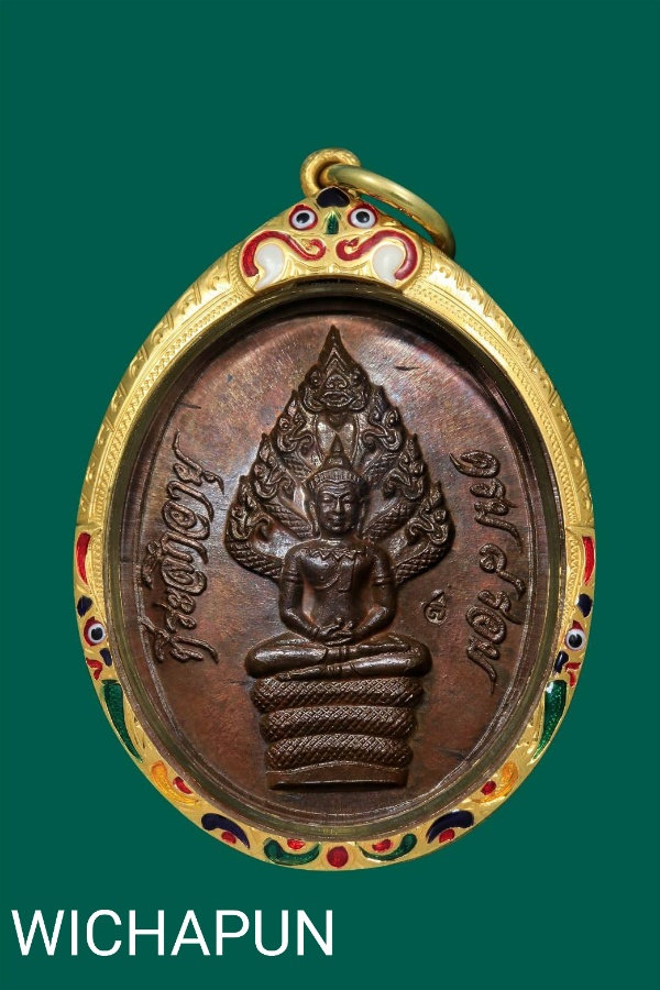 เหรียญปรกไตรมาส หลวงปู่ทิม วัดละหารไร่ พิมพ์อุสั้น ปี 18 เลี่ยมทองลงยา