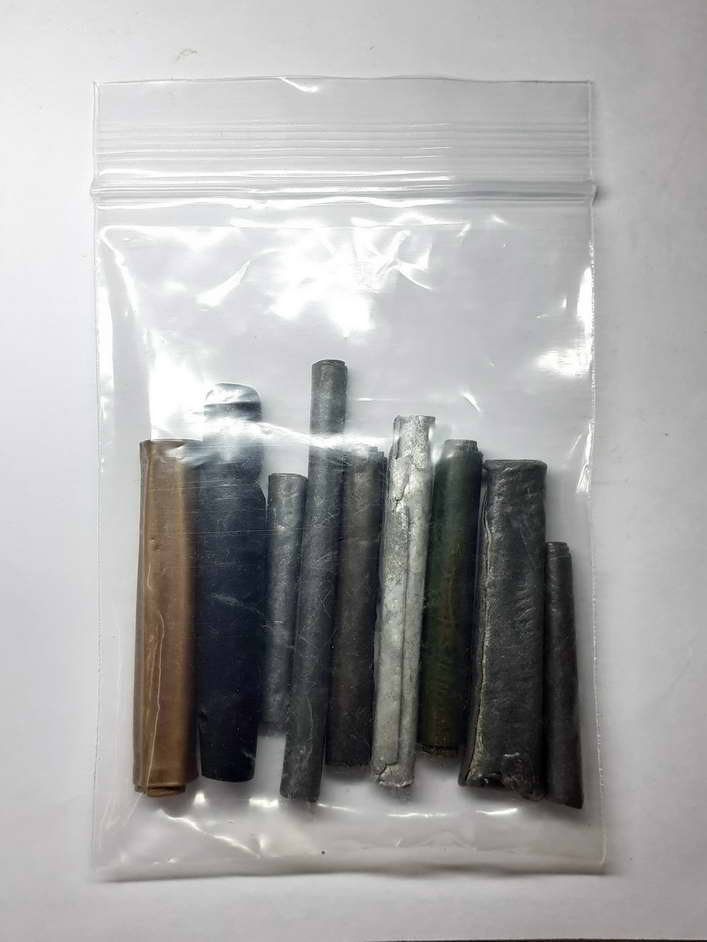40 บาท ตระกรุดเก่า ๘ ดอก ปหลัดขิก ๑ ไม่ทราบสำนัก โล๊ะแผงครับ แพีคใส่ถุงพรอ้มส่ง