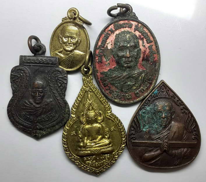 30 บาท มาแล้วคับโลีะแผงกันอีกแล้ว พระเหรียญ ๕ องค์ 30 ถูกๆครับ BOX1