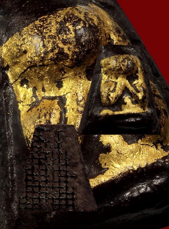 เคาะเดียวแดง พระปิดตาหลวงปู่เหมือน หลังตะแกรงตะแกรง 70%