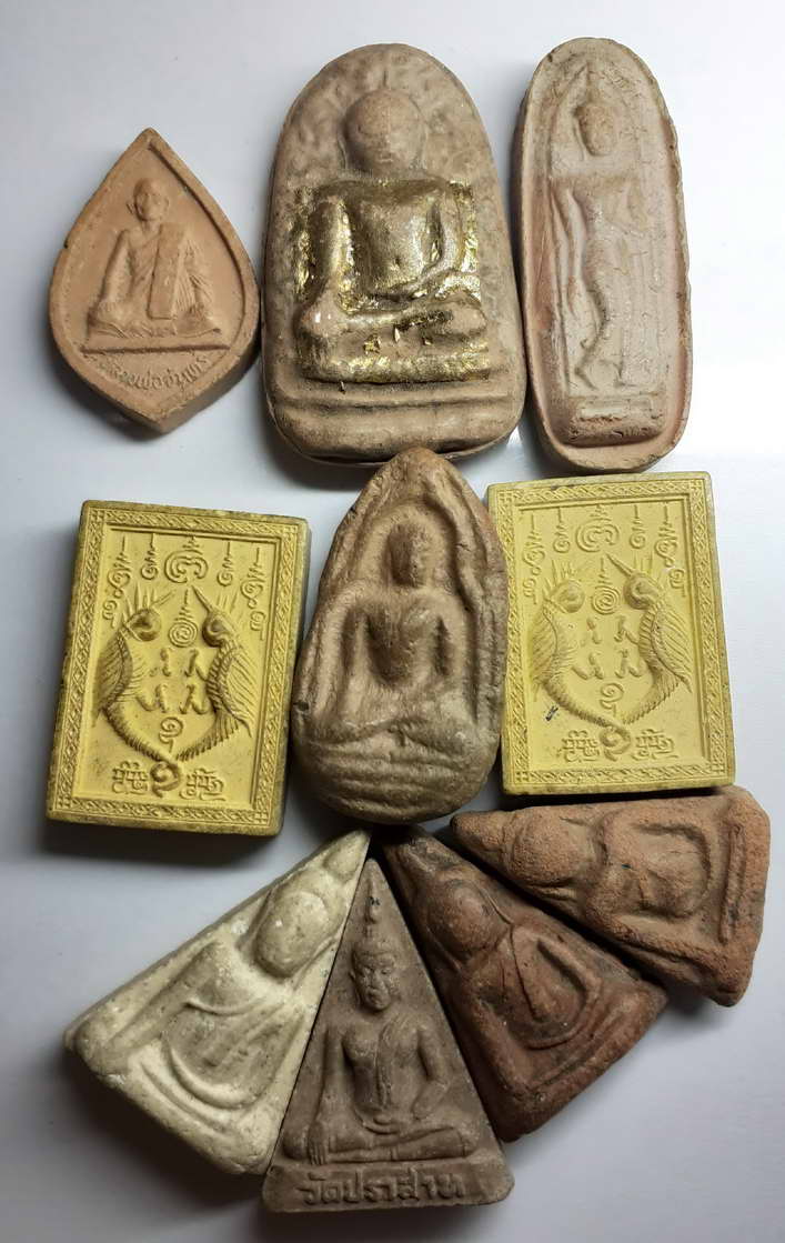 30 บาท โล๊ะแผงครับกับพระผง 10 องค์ 30 คุ้มสุดๆครับเชิญครับ