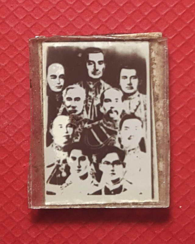 รูปถ่ายอัดกระจกพระประจำวันศุกร์หลัง 9 รัชกาลของหลวงพ่อเดิม