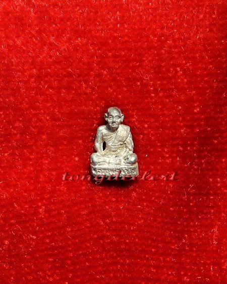 รูปหล่อจิ๋วหลวงพ่อเปิ่น วัดบางพระ จ.นครปฐม เนื้อเงิน ปี 2538 รุ่นอณูทิพย์ สวยมากค่ะ