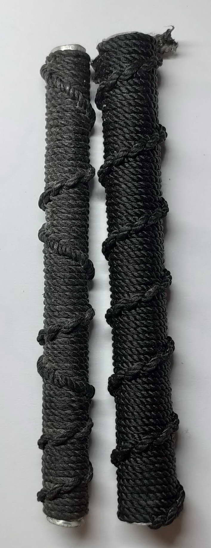 20 บาท ตระกรุดพันเชือกดา้ยดำ 2 ดอก 20 เชิญครับ