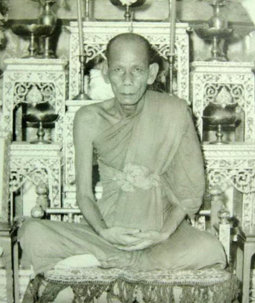 เหรียญหลวงพ่อเอีย วัดบ้านด่าน จ.ปราจีนบุรี รุ่นไทยรักไทย ปี 2518