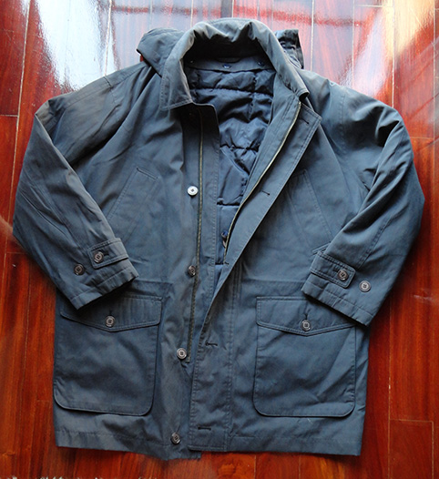 เสื้อแจกเกด SOLFECE "ขนเป็ด" แบบ down เอาไปเมืองนอก สีnavy blue gray ขนาดประมาณ XL ครับ