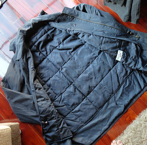 เสื้อแจกเกด SOLFECE "ขนเป็ด" แบบ down เอาไปเมืองนอก สีnavy blue gray ขนาดประมาณ XL ครับ