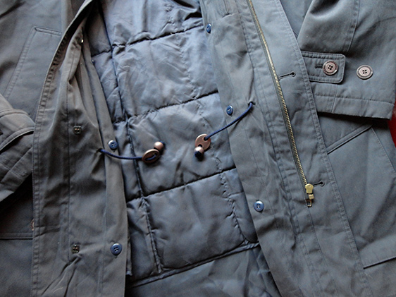 เสื้อแจกเกด SOLFECE "ขนเป็ด" แบบ down เอาไปเมืองนอก สีnavy blue gray ขนาดประมาณ XL ครับ