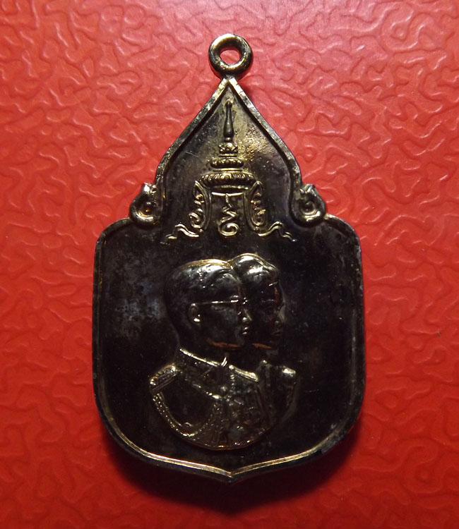 เหรียญสมโภชน์ ช้างเผือก ในหลวง ราชินี ปี2521 กลั่ยทอง