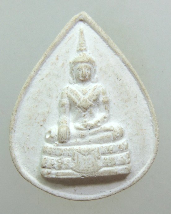 ๒๐ พระผงจักรพรรดิ์หลวงตาม้า วัดถ้ำเมืองนะ