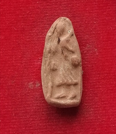 พระสิวลีเนื้อดิน พิมพ์มีย่าม หลวงพ่อกวย วัดโฆสิตาราม