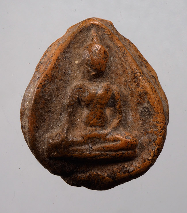 20บาท... พระกลีบบัว กรุลานดอกไม้ เนื้อดินเผา ///C848