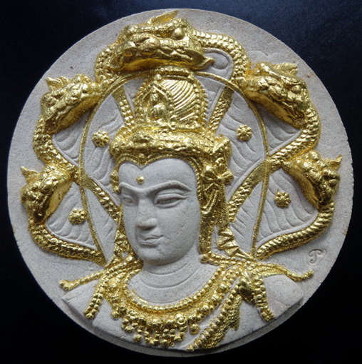 จตุคามรามเทพ วัดใหญ่ชัยมงคล จ.นครศรีธรรมราช รุ่นราชันย์ดำ ปี ๒๕๕๐ เนื้อขาวไม้มงคล ปัดทอง สวยครับ