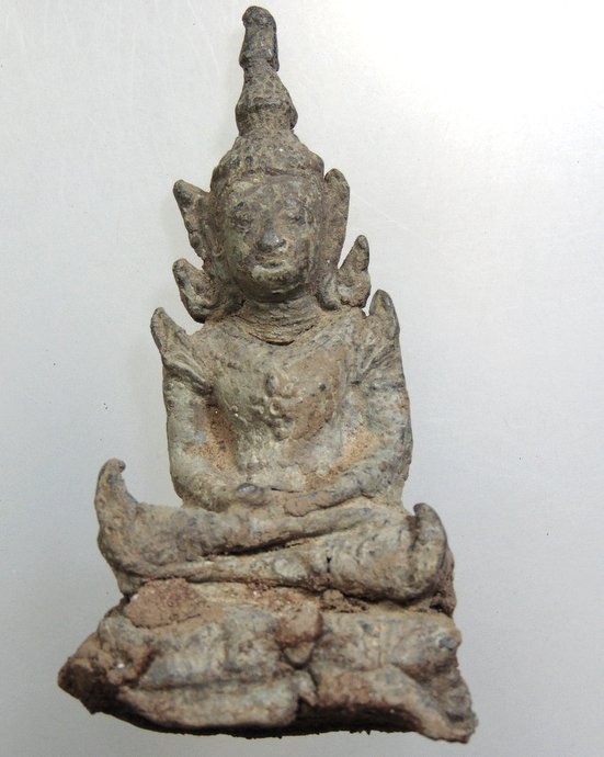 ๒๐ พระบูชาทรงเครื่อง บรรจุกรุ ดิน เดิม (หน้าตัก 1.5 นิ้ว)