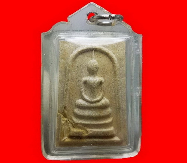 สมเด็จวัดกุฏโง้ง หลวงปู่ทิมปลุกเศกพระมีแตกหัก ร้าวรานและซ่อมมาตามภาพครับท่าน