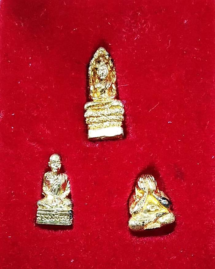 พระชุดไตรภาคี รุ่นสมปรารถนาเฮง หลวงพ่อหยอด วัดแก้วเจริญ ปี 2537 เนื้อกะไหล่ทอง