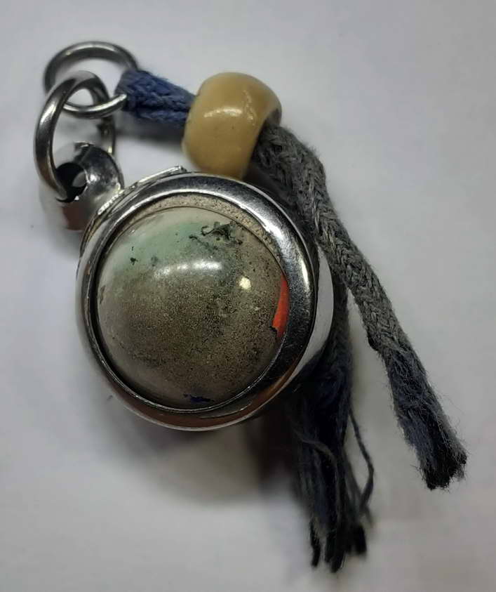 50 บาท ลูกอมหมากทุย ไม่ทราบเกจิ เลี่ยมกรอบมาแต่เดิม