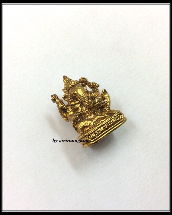 พระพิฆเนศ ปางนั่ง 4กร วัดบวรนิเวศวิหาร ปี42 เนื้อกะไหล่ทอง มีโค๊ด No.662