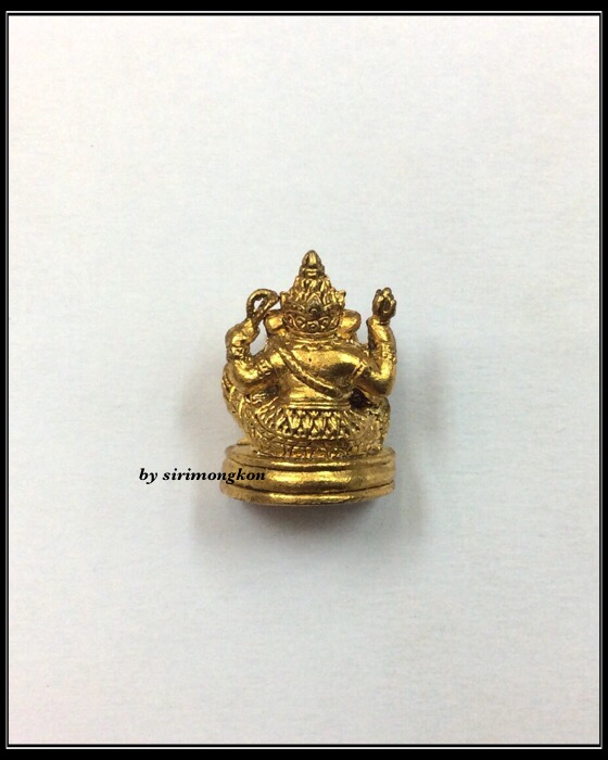 พระพิฆเนศ ปางนั่ง 4กร วัดบวรนิเวศวิหาร ปี42 เนื้อกะไหล่ทอง มีโค๊ด No.662