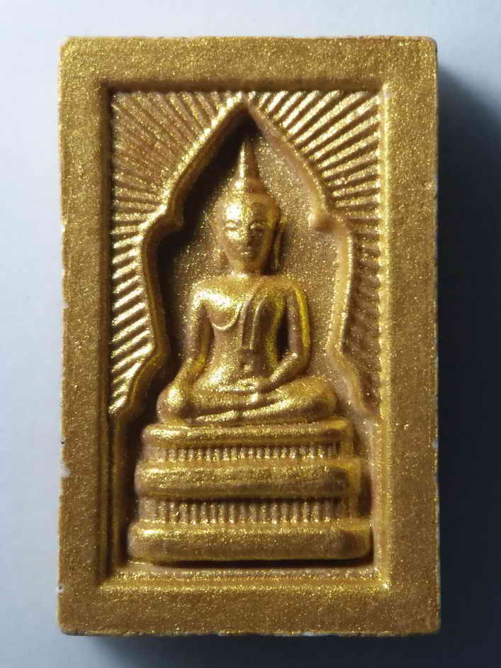 30 บาท พระพุทธเนื้อผงทาทองบรอนซ์ ประภามณฑลประกายรัศมี หลังแม่ธรณีบีบมวยผม ไม่ทราบที่ BOXP 19