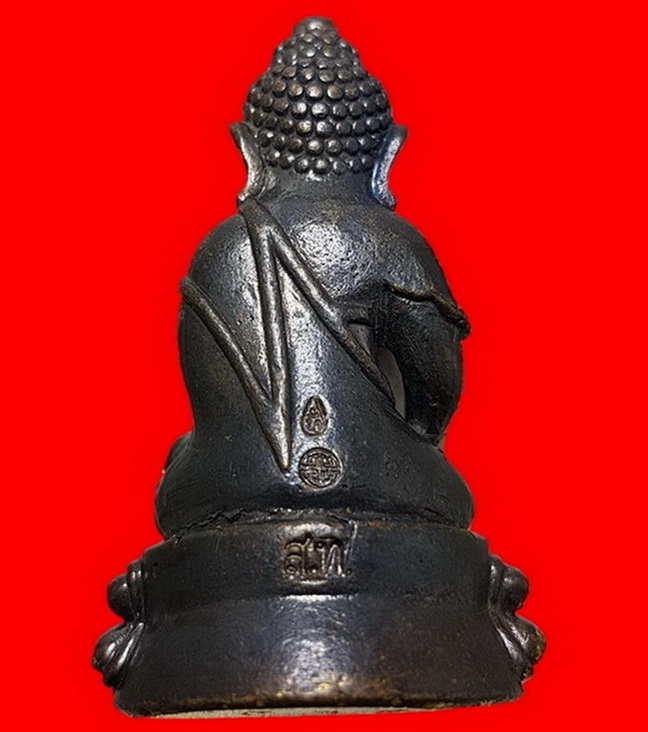 พระกริ่งวัดสุทัศน์ เนื้อสัมฤทธิ์ฐานปัดทองคำแท้ ปี2551 พร้อมกล่องกำมะหยี่เดิมๆ