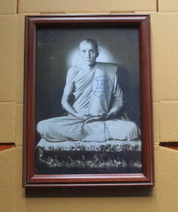 รูปถ่ายพิมพ์ขนาดบูชาย้อนยุค หลวงพ่อกวย วัดโฆษิตาราม ปี2562 พร้อมกรอบบูชา