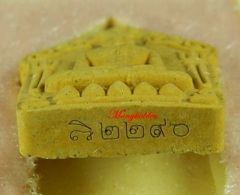 ขุนแผนผงพรายกุมาร นะอกแตก หลวงพ่อสิน วัดละหารใหญ่ ปี59 เนื้อว่านดอกไม้ทอง หลังโรยพลอย No.2290