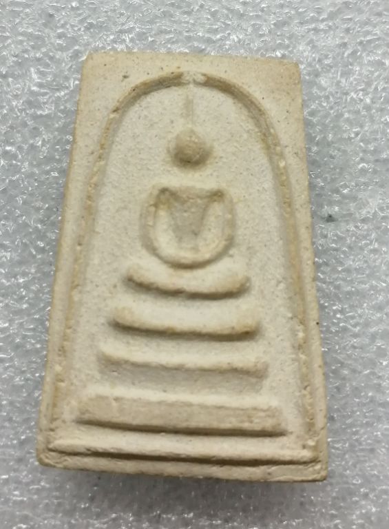 พระสมเด็จเจ้าคุณเที่ยงปี07สวยๆครับ