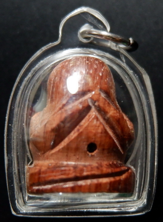 พระปิดตาไม้แกะ แกะจากไม้มงคลขนาดหน้าตัก 1 นิ้ว สวยครับ