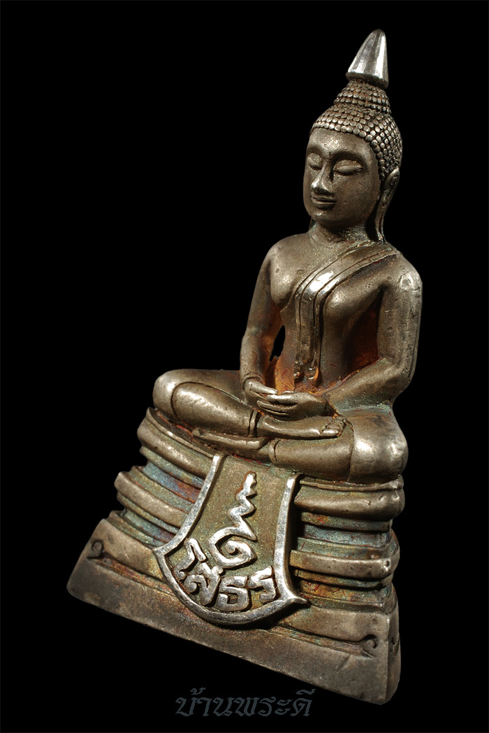 หลวงพ่อโสธร กรมตำรวจ 80 ปี พิมพ์หน้าใหญ่ เนื้อเงินขัดเงา พร้อมกล่องเดิม เคาะเดียว