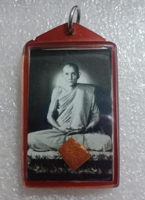 รูปถ่ายหลวงพ่อกวย หลังยันต์ตุ๊กตาซ้อน ออกที่วัดโฆษิตารามปี2558