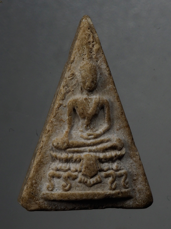 20บาท...พระประทานพร เนื้อผง หลวงพ่อแพ วัดพิกุลทอง ///D203
