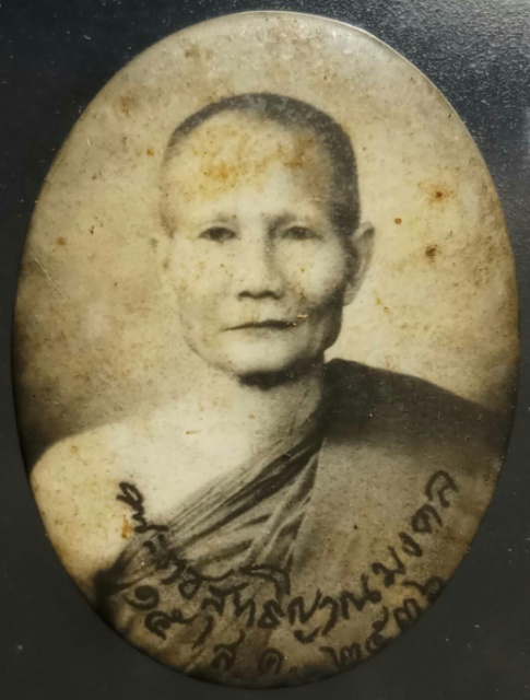 ล็อกเก็ต ซีเปีย หลวงพ่อจรัญ ปี 36 หายากมาก